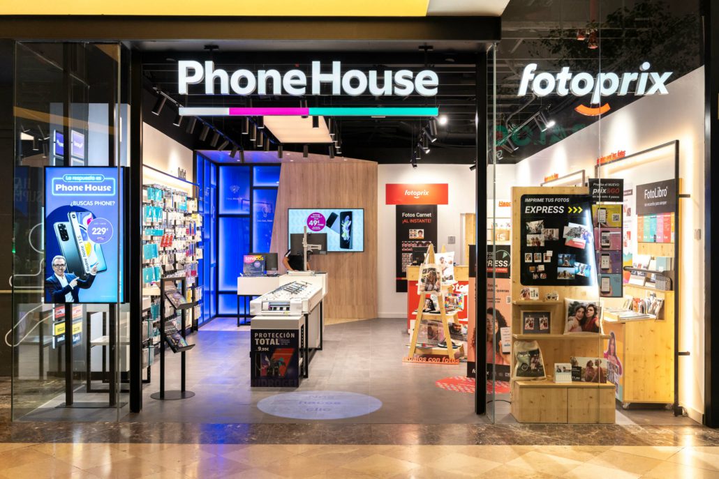 physical store PhoneHouse